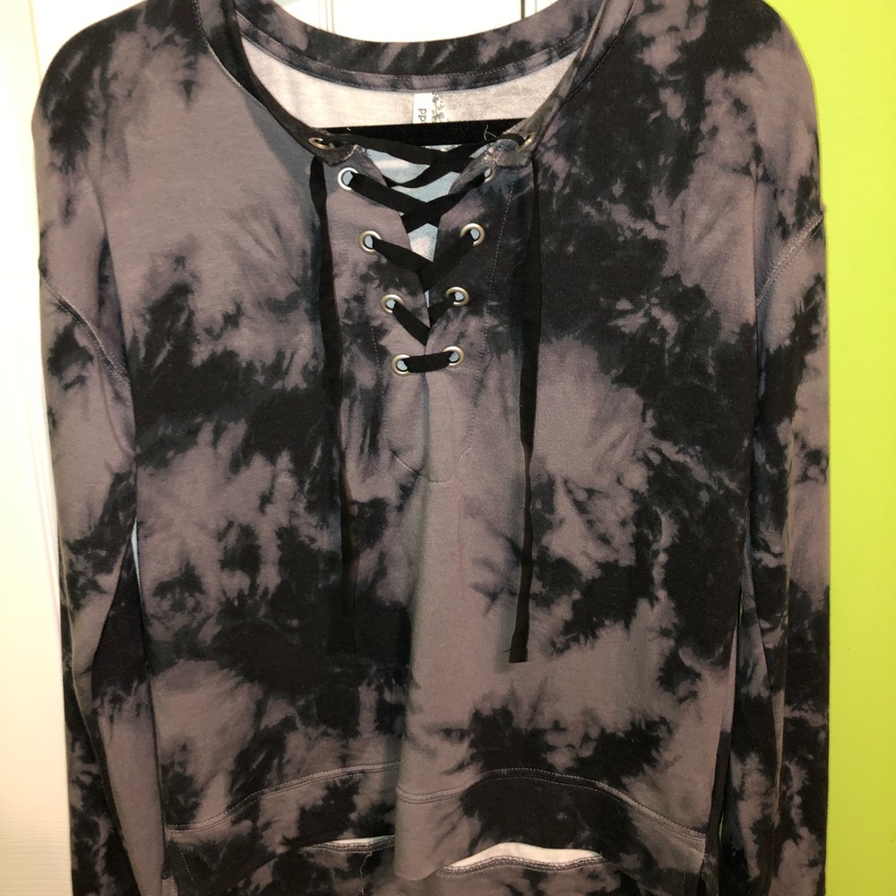 Tie-dye sweater with lace up front